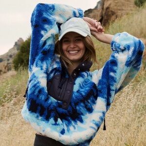 Free People Hit the Slopes (Rocky Ridge) Pullover
- Ocean Tie Dye Combo